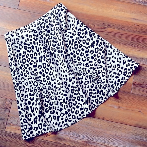 Express high rise skirt size 2 - Picture 4 of 4